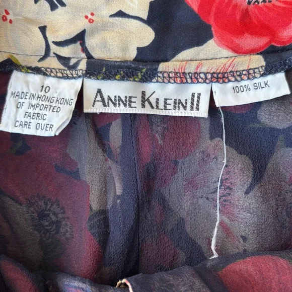 Vintage Anne Klein red floral silk pants 🌹
100% silk - Picture 2 of 8